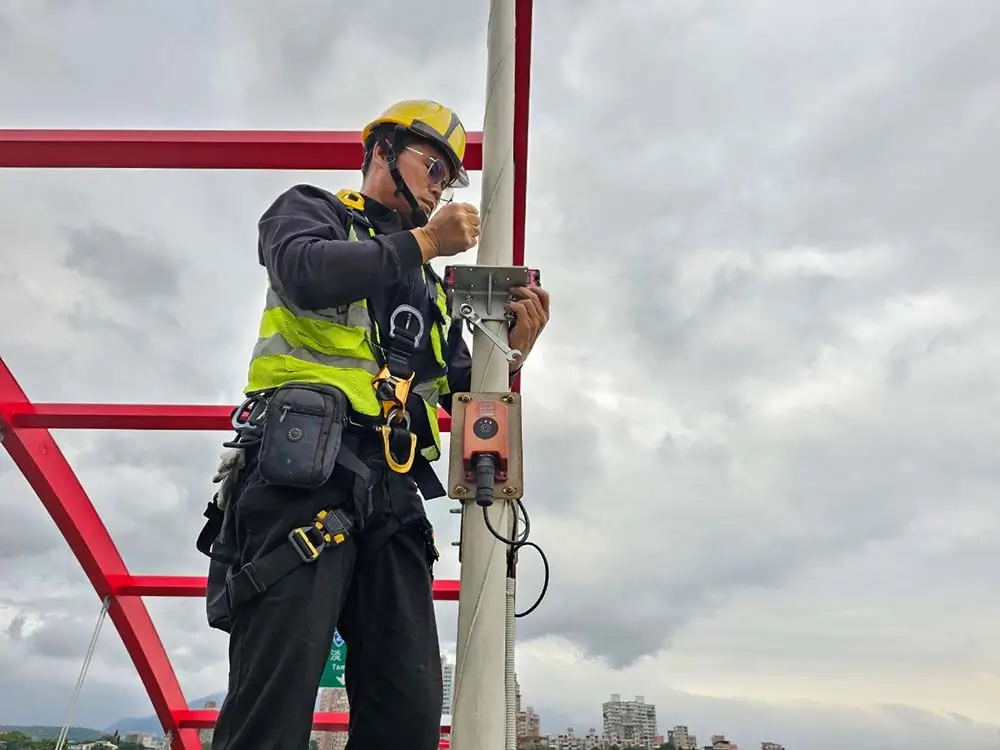 Sensor installation on the bridge